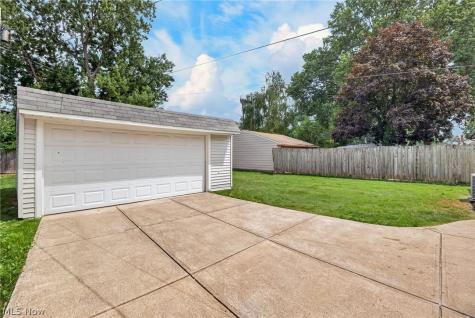 6907 Greenleaf Avenue Cleveland OH 44130
