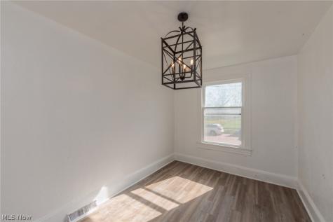 1986 W 93rd Street Cleveland OH 44102