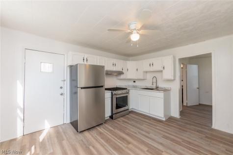 1986 W 93rd Street Cleveland OH 44102