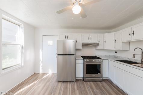 1986 W 93rd Street Cleveland OH 44102