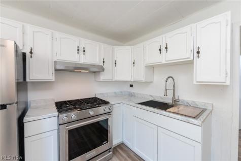 1986 W 93rd Street Cleveland OH 44102