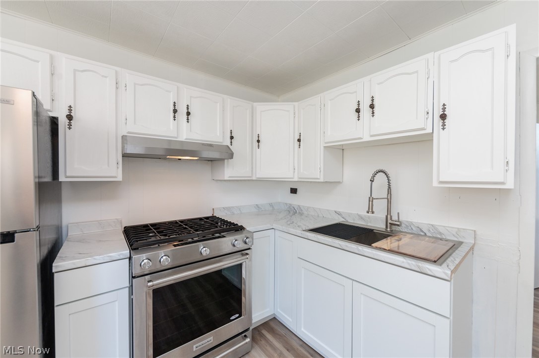 1986 W 93rd Street Cleveland OH 44102