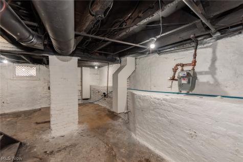 1986 W 93rd Street Cleveland OH 44102