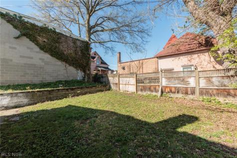 1986 W 93rd Street Cleveland OH 44102