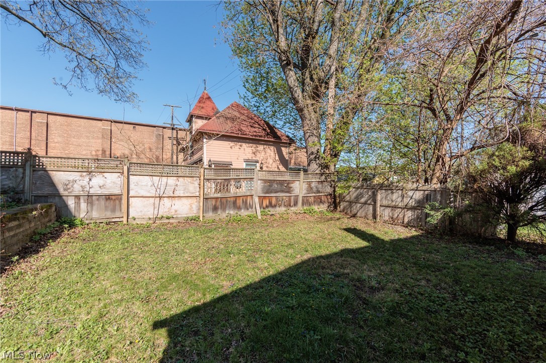 1986 W 93rd Street Cleveland OH 44102