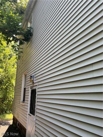 594 E 107th Street Cleveland OH 44108
