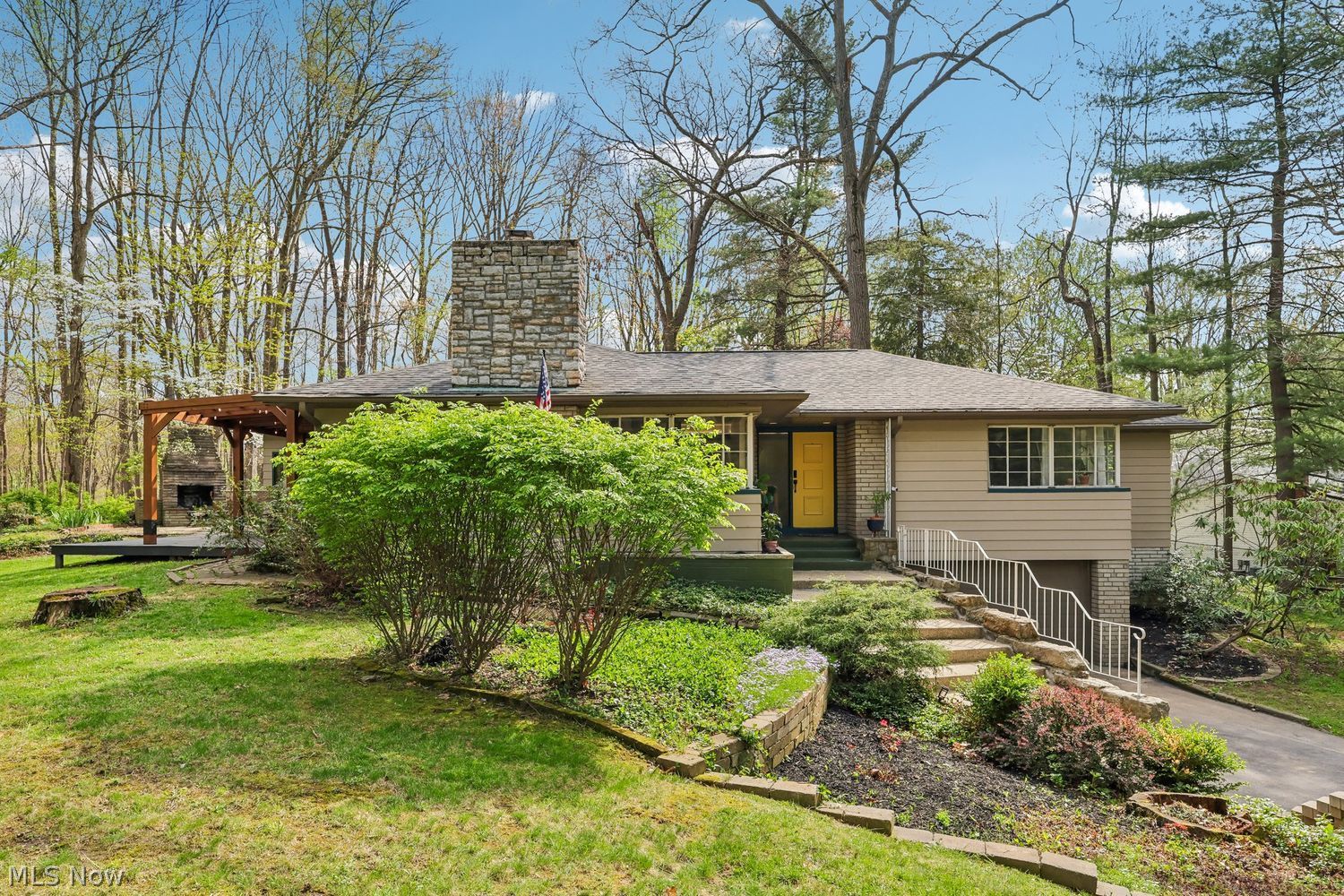 405 Nob Hill Drive Akron OH 44303