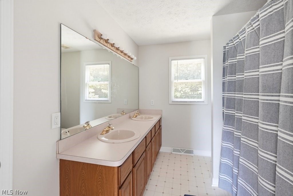 19332 Timber Creek Circle Strongsville OH 44136