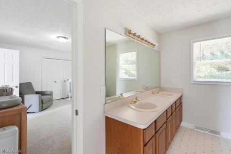 19332 Timber Creek Circle Strongsville OH 44136