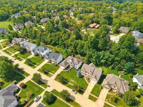 19332 Timber Creek Circle Strongsville OH 44136