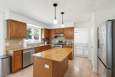 19332 Timber Creek Circle Strongsville OH 44136
