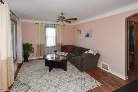 2929 Commonwealth Drive Parma OH 44134