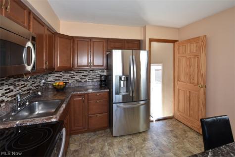 2929 Commonwealth Drive Parma OH 44134