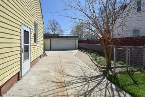 2929 Commonwealth Drive Parma OH 44134