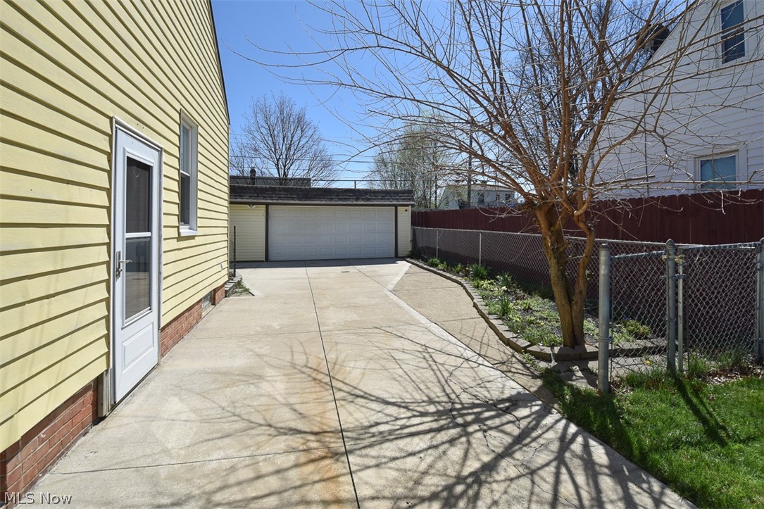 2929 Commonwealth Drive Parma OH 44134