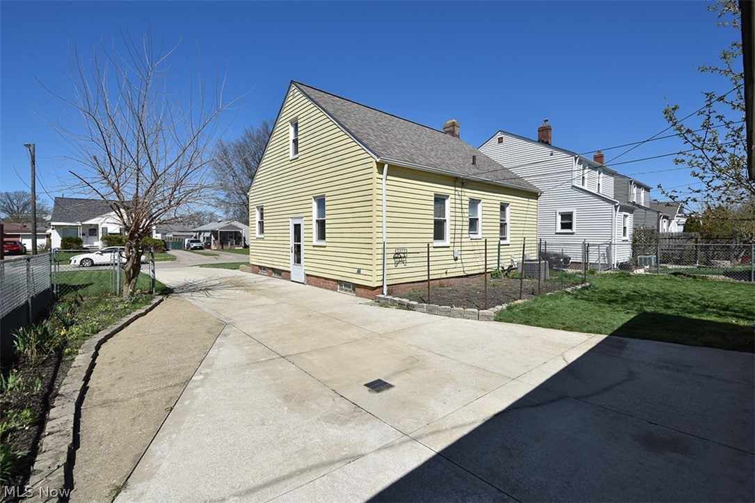 2929 Commonwealth Drive Parma OH 44134