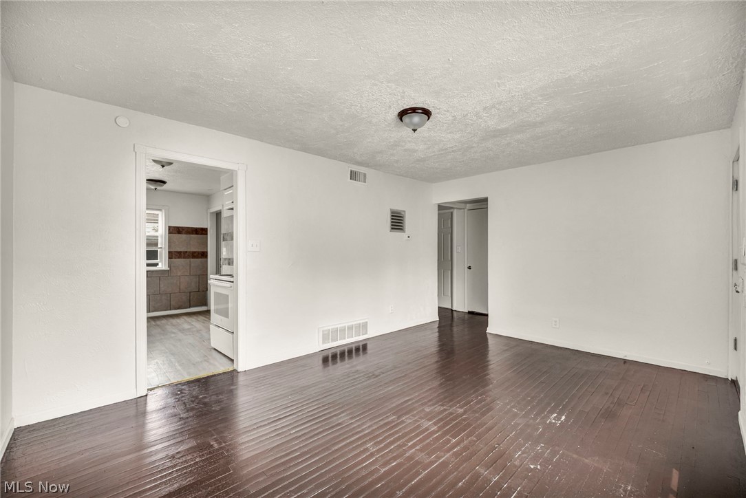 4356 E 141st Street Cleveland OH 44128