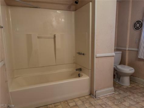 600 Robinette Court Akron OH 44310