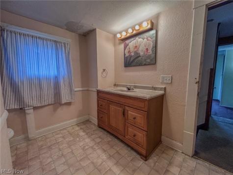 600 Robinette Court Akron OH 44310