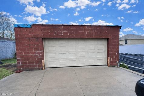 600 Robinette Court Akron OH 44310