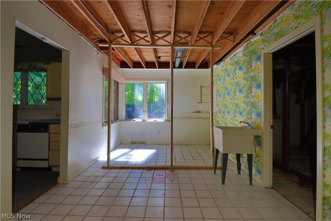 40 Wintergreen Hill Drive Painesville OH 44077