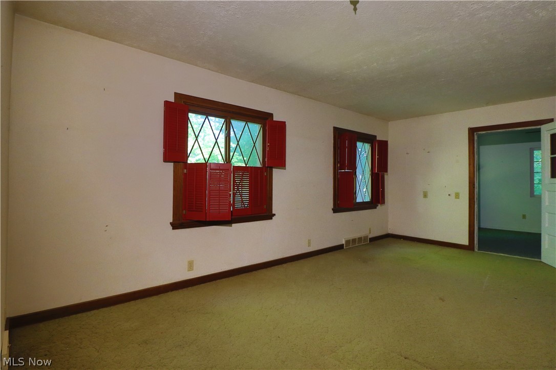 40 Wintergreen Hill Drive Painesville OH 44077