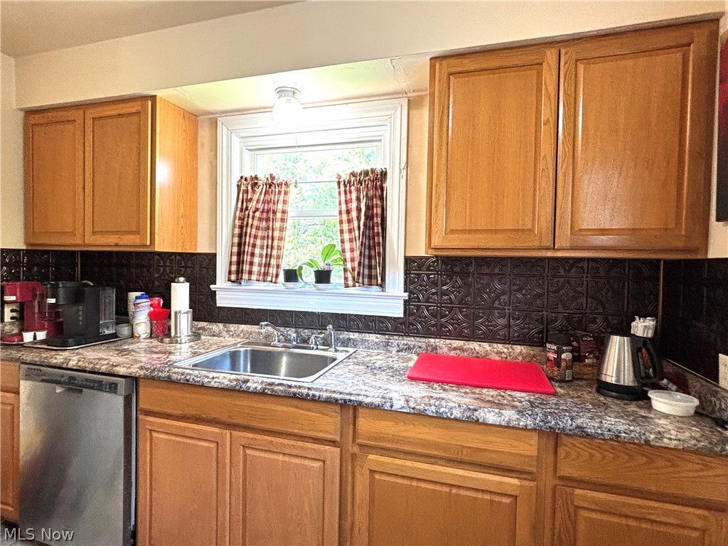 145 S Vine Street Columbiana OH 44408