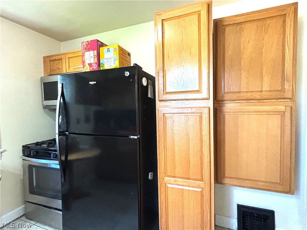 145 S Vine Street Columbiana OH 44408