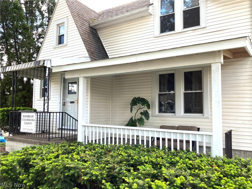 145 S Vine Street Columbiana OH 44408