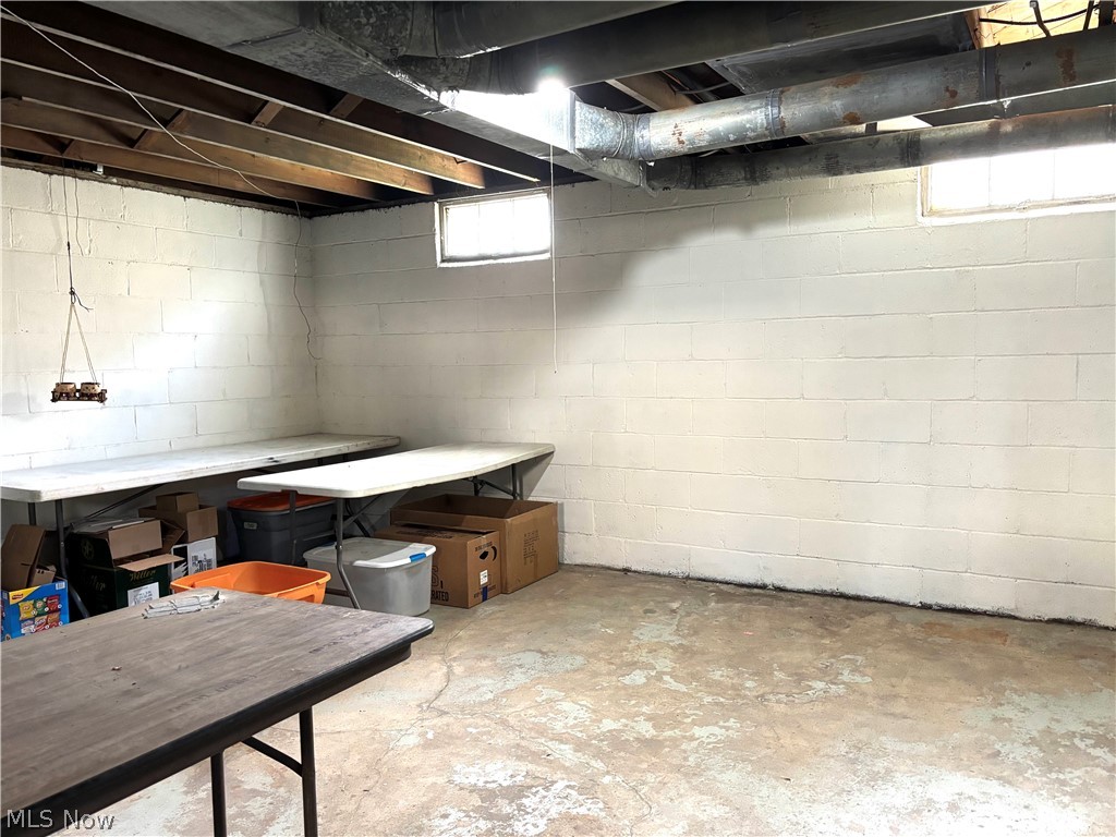 145 S Vine Street Columbiana OH 44408