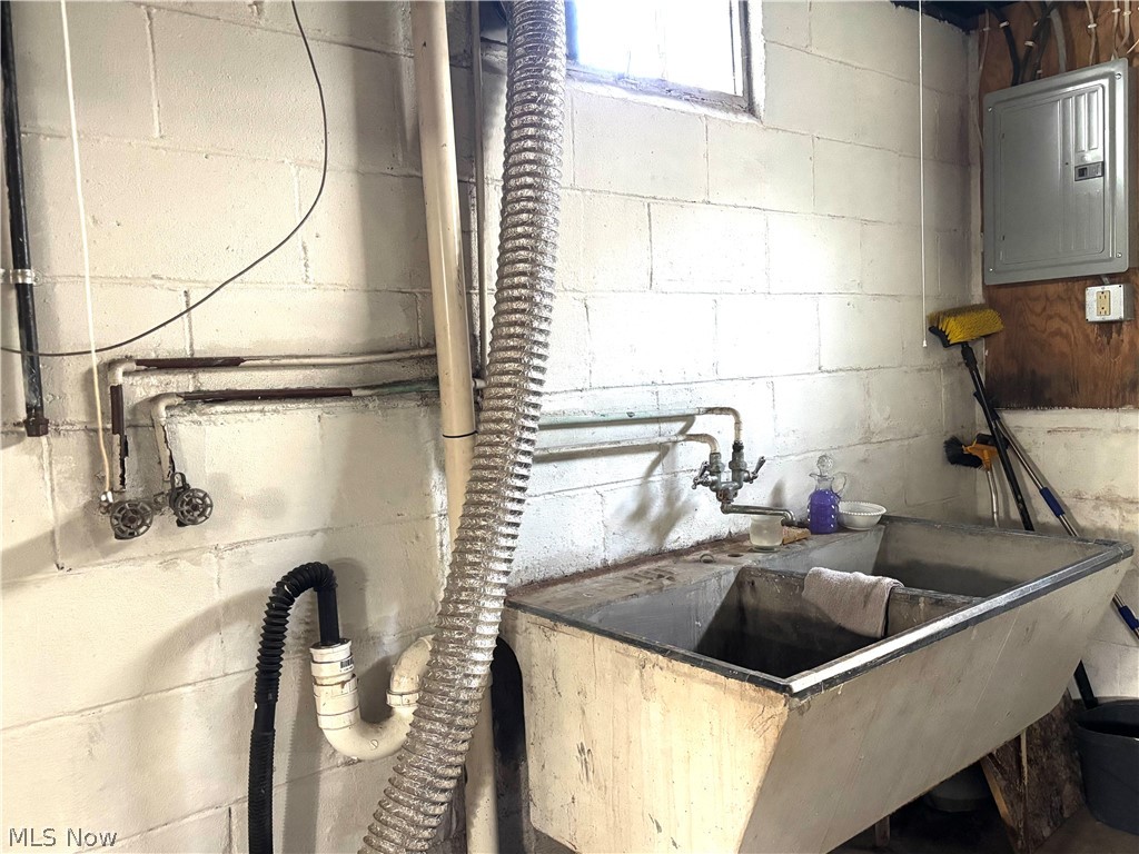 145 S Vine Street Columbiana OH 44408