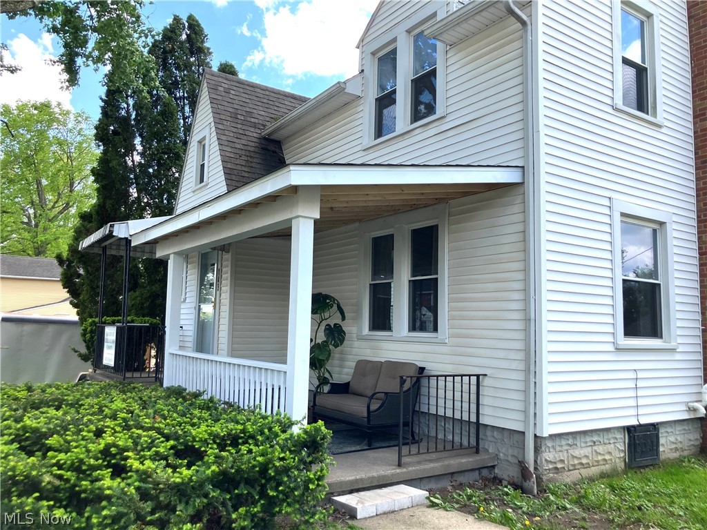 145 S Vine Street Columbiana OH 44408