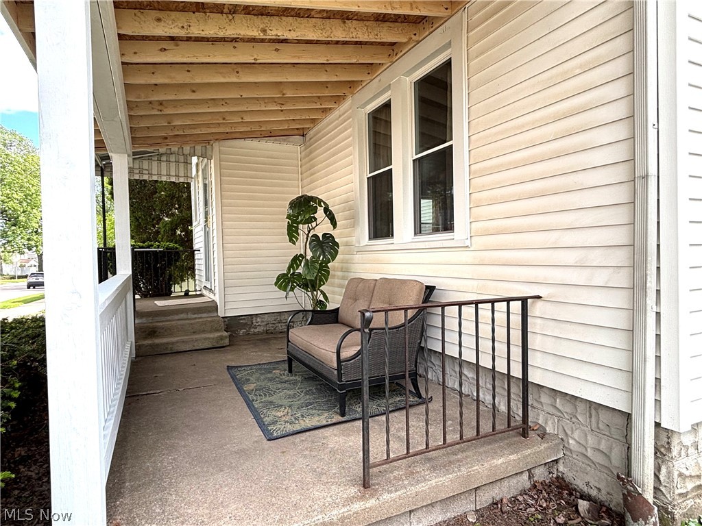 145 S Vine Street Columbiana OH 44408