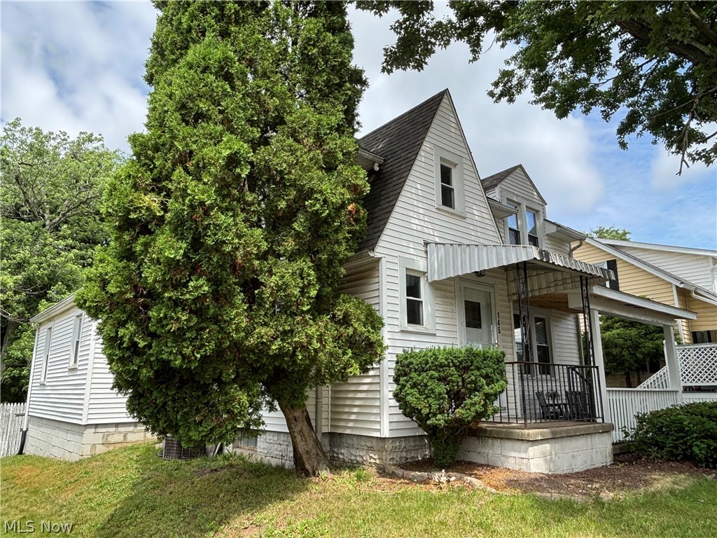 145 S Vine Street Columbiana OH 44408