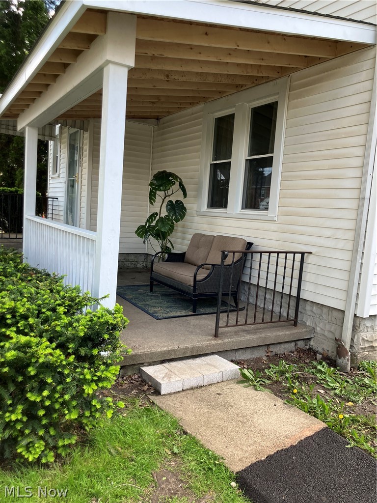 145 S Vine Street Columbiana OH 44408