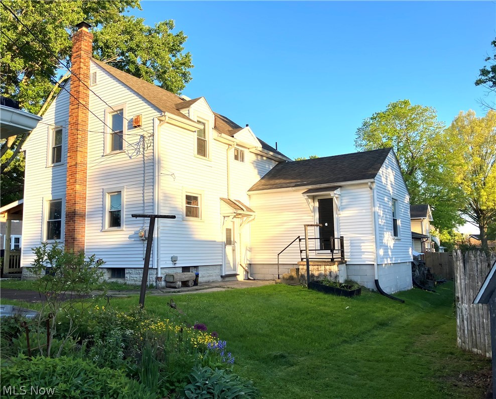 145 S Vine Street Columbiana OH 44408