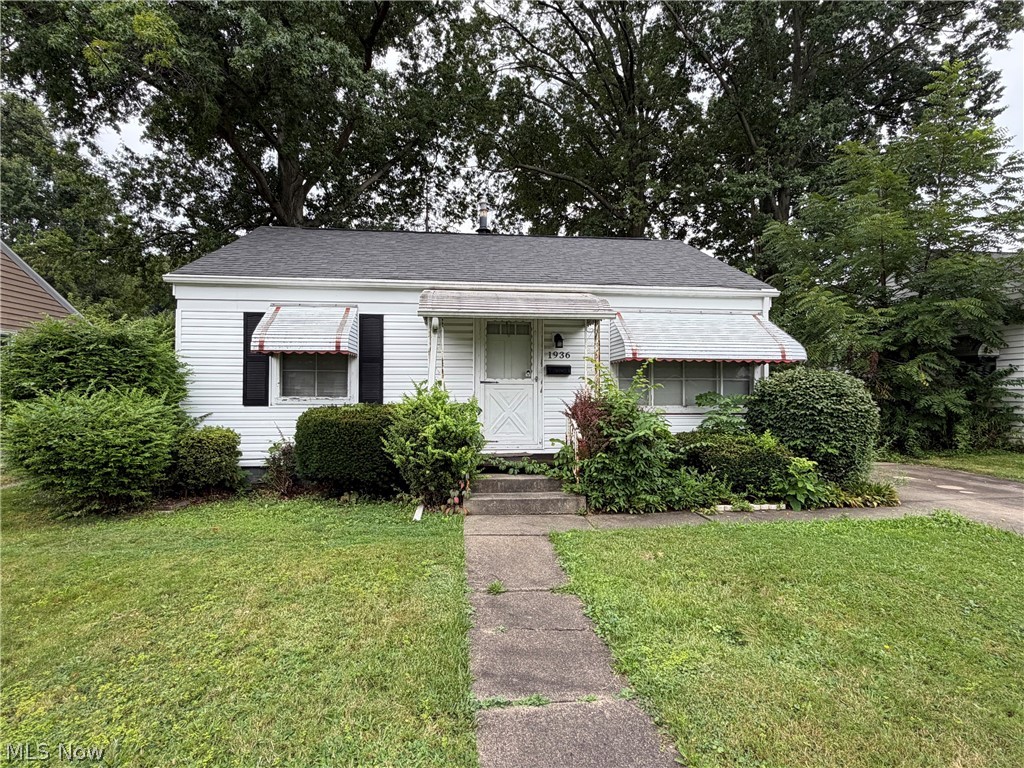 1936 Clermont Avenue NE Warren OH 44483