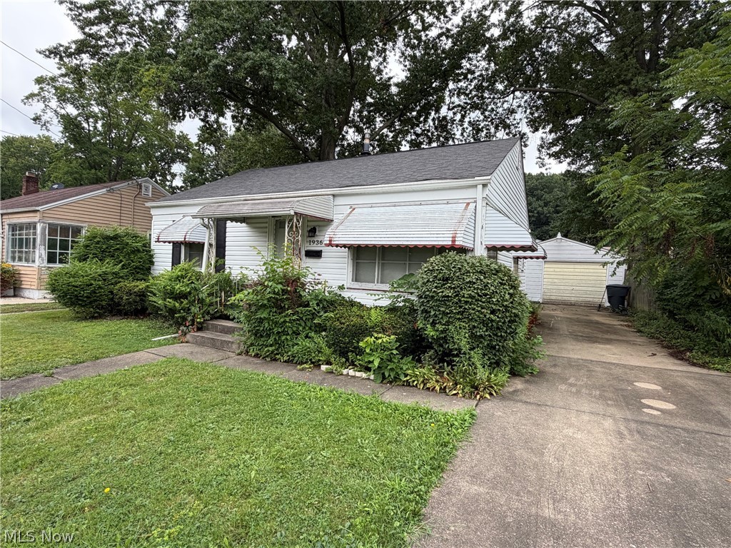 1936 Clermont Avenue NE Warren OH 44483