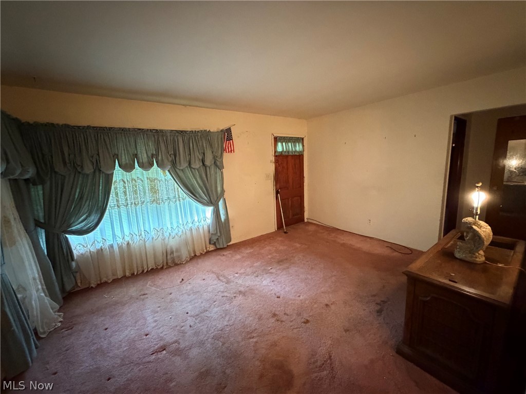 1936 Clermont Avenue NE Warren OH 44483