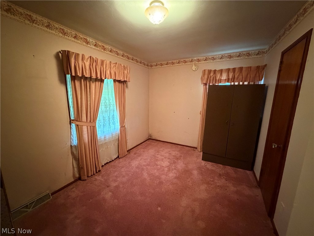1936 Clermont Avenue NE Warren OH 44483