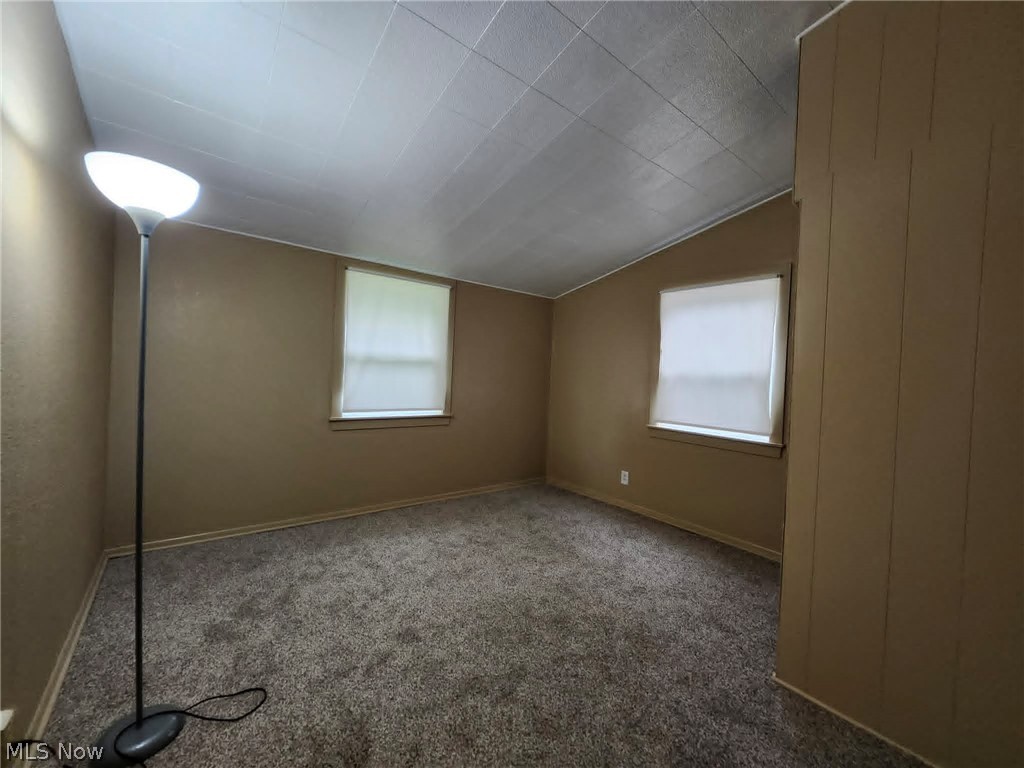 536 Oak Circle SW Warren OH 44485