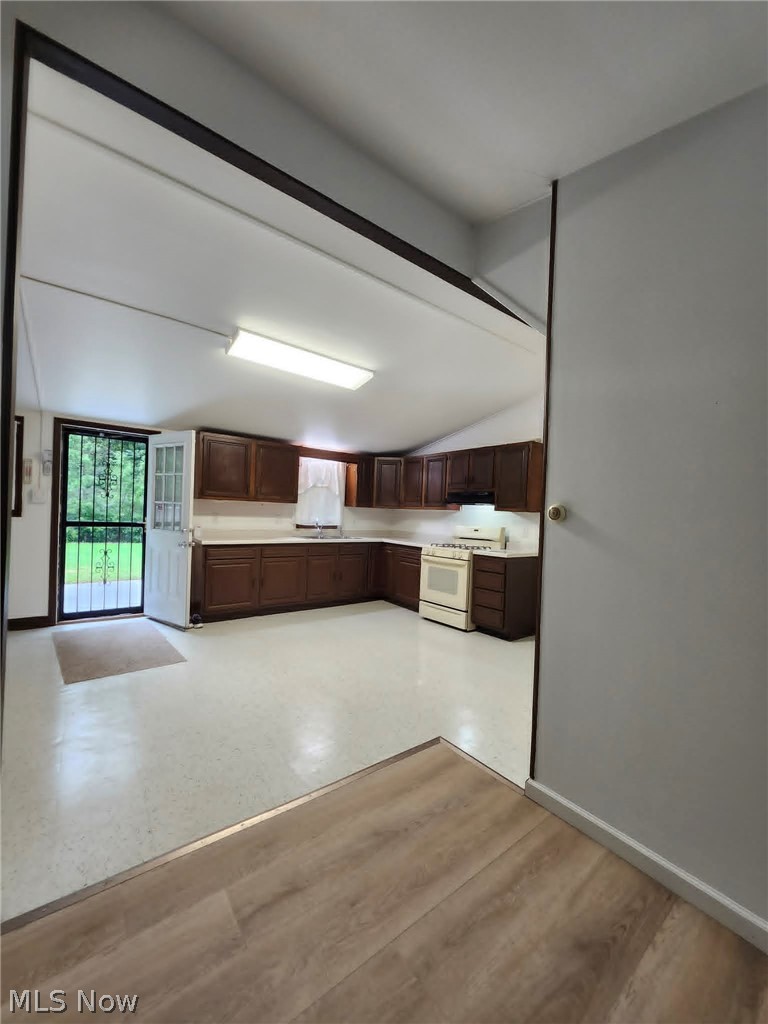 536 Oak Circle SW Warren OH 44485