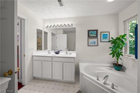 1781 Parker Lane Twinsburg OH 44087