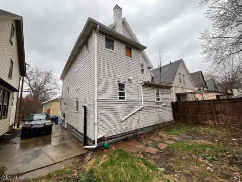 2401 Garden Cleveland OH 44109