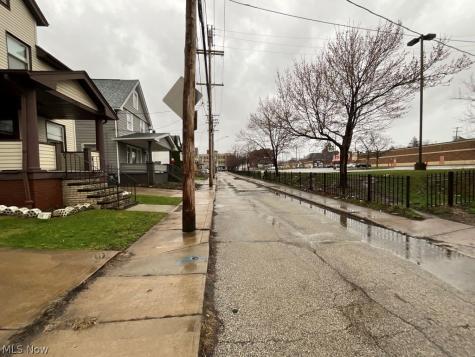 2401 Garden Cleveland OH 44109