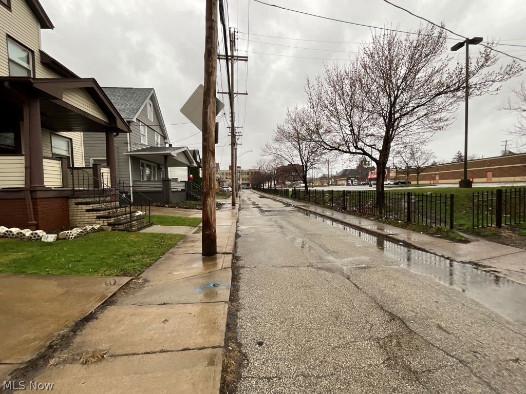2401 Garden Cleveland OH 44109