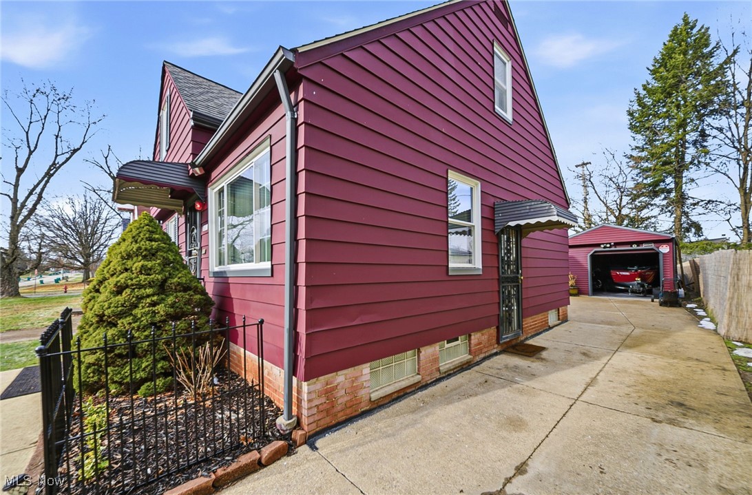 18811 Waterbury Avenue Maple Heights OH 44137