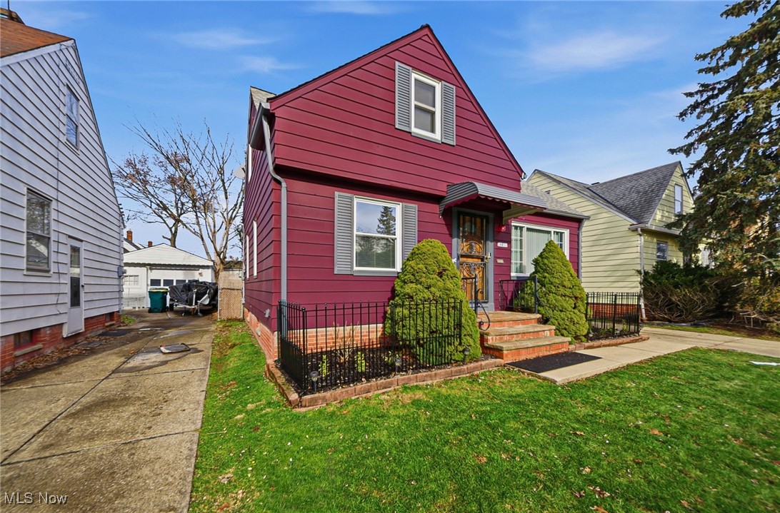 18811 Waterbury Avenue Maple Heights OH 44137