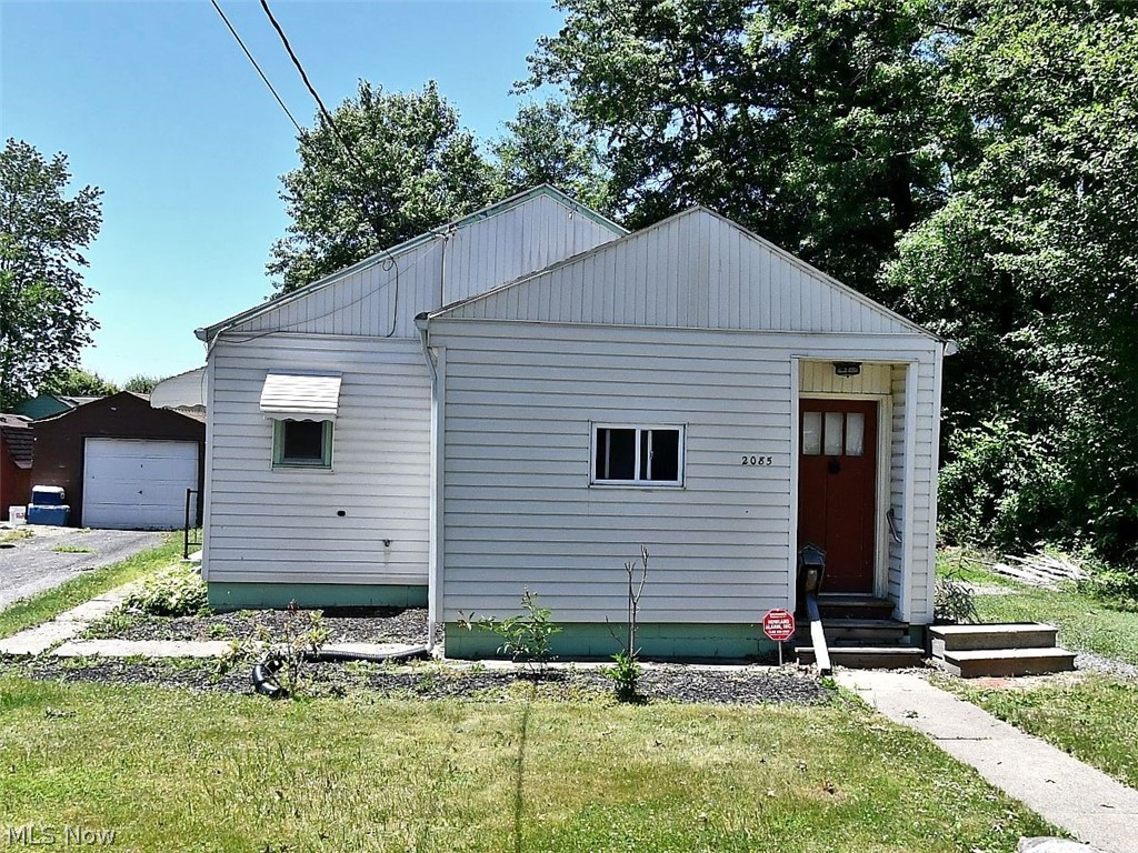 2085 Clermont Avenue NE Warren OH 44483