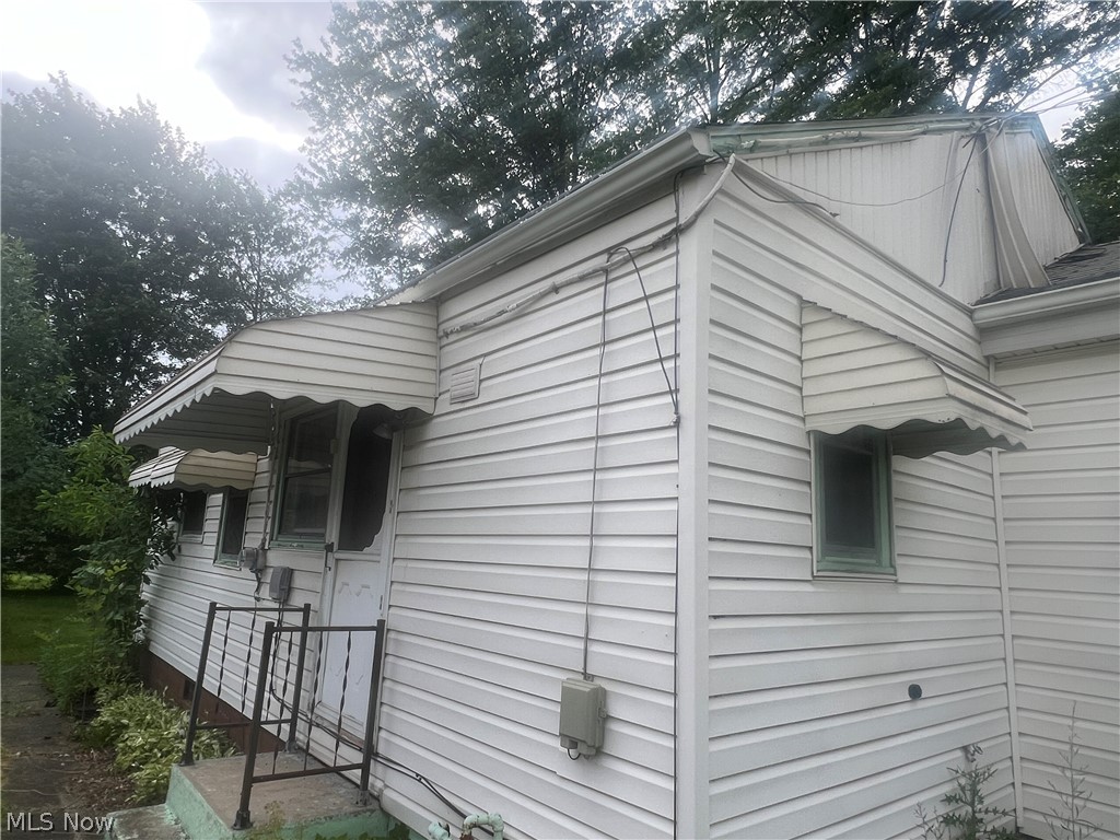 2085 Clermont Avenue NE Warren OH 44483